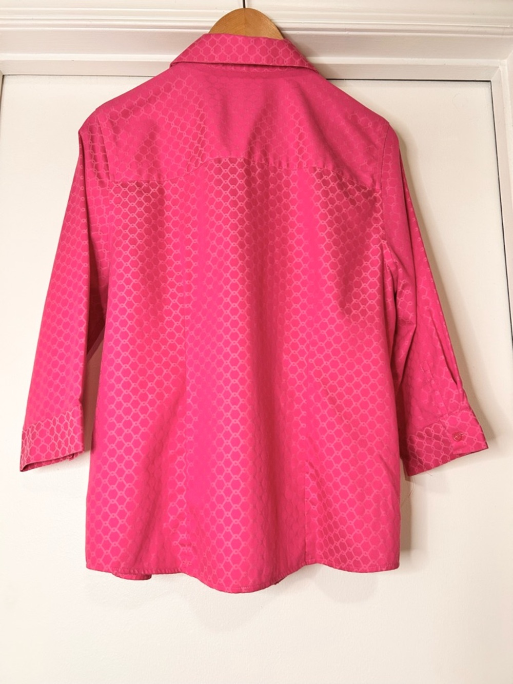 Chico’s Vibrant Pink Geometric Print Blouse - Size 8 - Picture 5 of 10